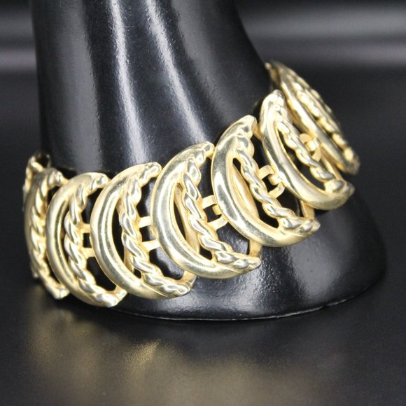 Vintage Crescent Moon Wide Link Panel Bracelet Gold Tone - Picture 10 of 13